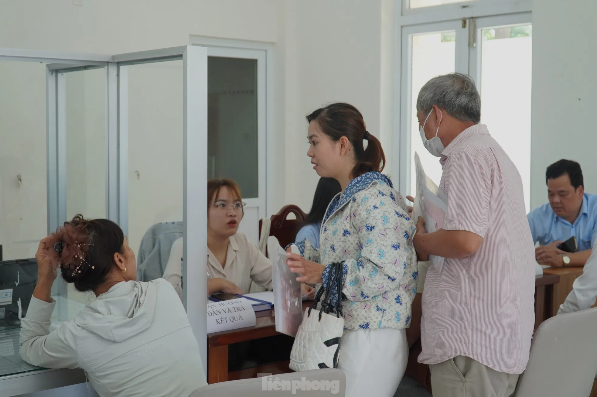 Ngày đi làm thủ tục đất đai ở phường- Ảnh 16.