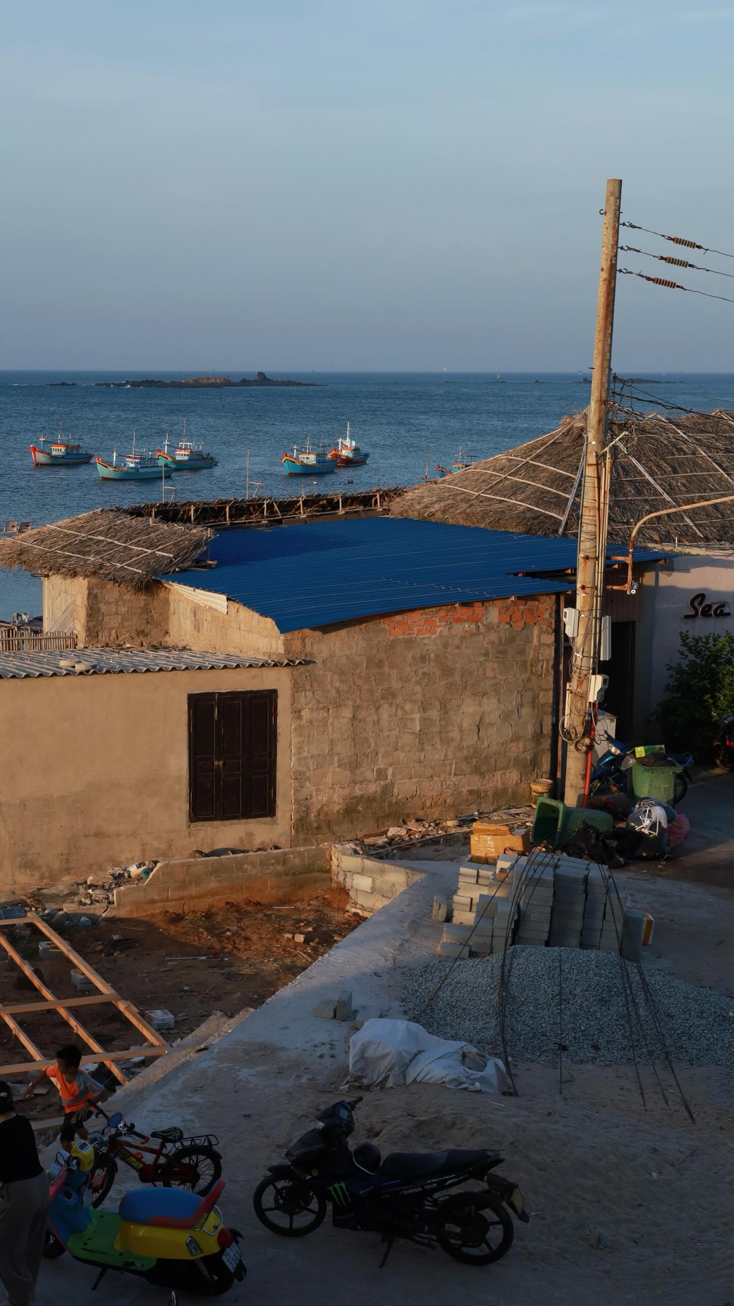 Khách Việt tốn 2 tiếng đồng ngồi tàu bị “sóng dập tả tơi” chỉ để đổi lại khung cảnh “tuyệt đối điện ảnh” này- Ảnh 12.