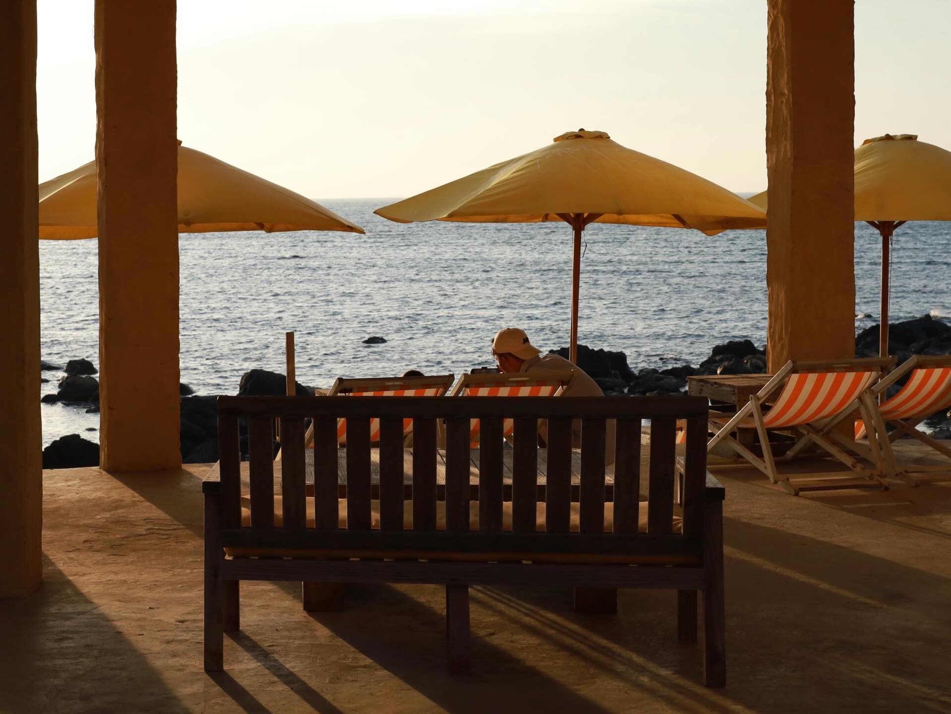 Khách Việt tốn 2 tiếng đồng ngồi tàu bị “sóng dập tả tơi” chỉ để đổi lại khung cảnh “tuyệt đối điện ảnh” này- Ảnh 14.