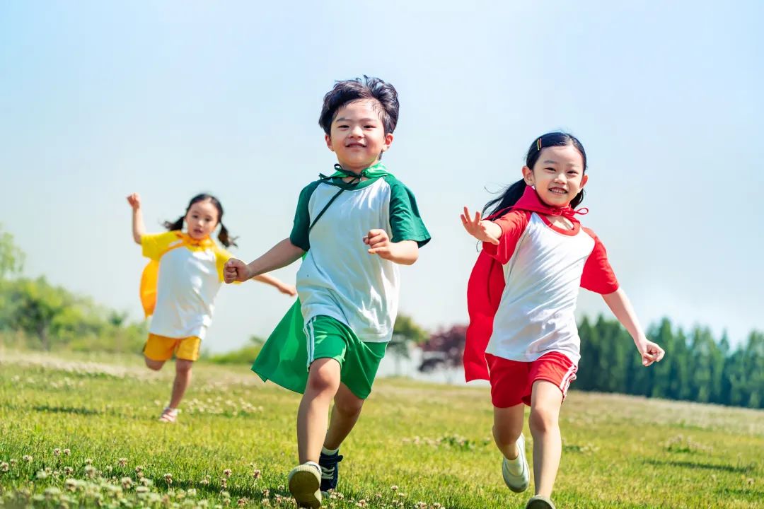 Nhìn thấy đứa trẻ chăm chỉ đừng vội khen, học sinh giỏi thật sự có 4 ĐẶC ĐIỂM sau, chăm chỉ không phải điều tiên quyết!- Ảnh 1.