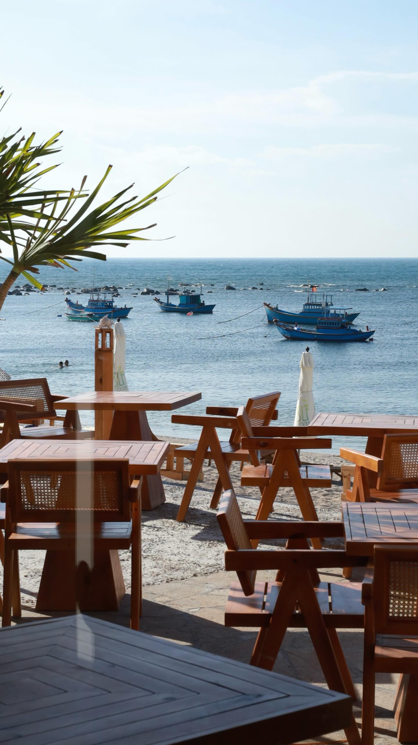 Khách Việt tốn 2 tiếng đồng ngồi tàu bị “sóng dập tả tơi” chỉ để đổi lại khung cảnh “tuyệt đối điện ảnh” này- Ảnh 2.