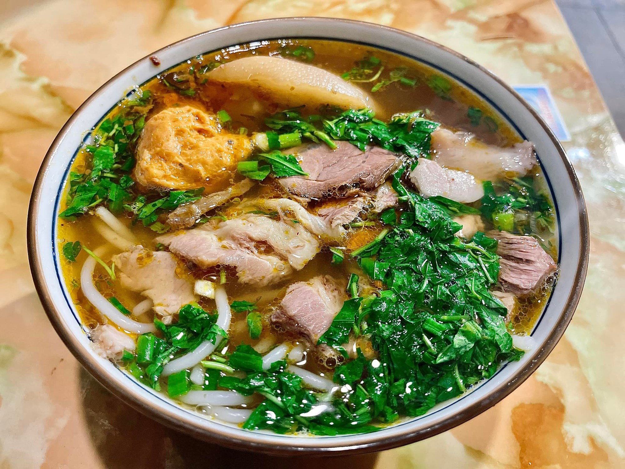 Đi ăn “Di sản văn hóa phi vật thể Quốc Gia” ở 5 địa điểm chuẩn gu dân bản địa, topping đặc biệt chỉ ở Huế mới có- Ảnh 1. Đi ăn “Di sản văn hóa phi vật thể Quốc Gia” ở 5 địa điểm chuẩn gu dân bản địa, topping đặc biệt chỉ ở Huế mới có- Ảnh 1.