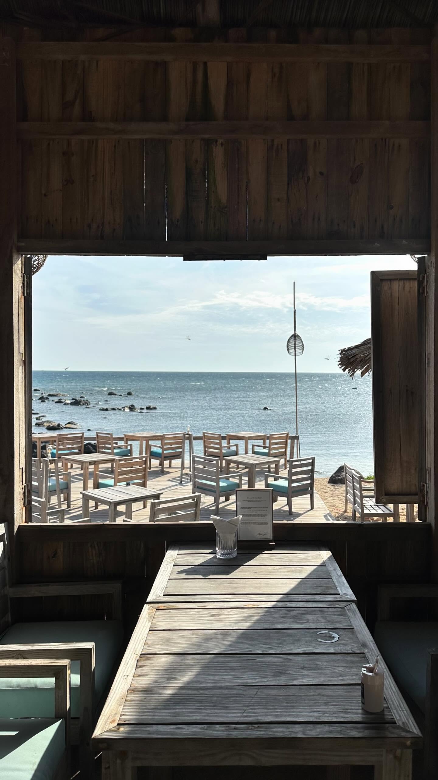 Khách Việt tốn 2 tiếng đồng ngồi tàu bị “sóng dập tả tơi” chỉ để đổi lại khung cảnh “tuyệt đối điện ảnh” này- Ảnh 3.