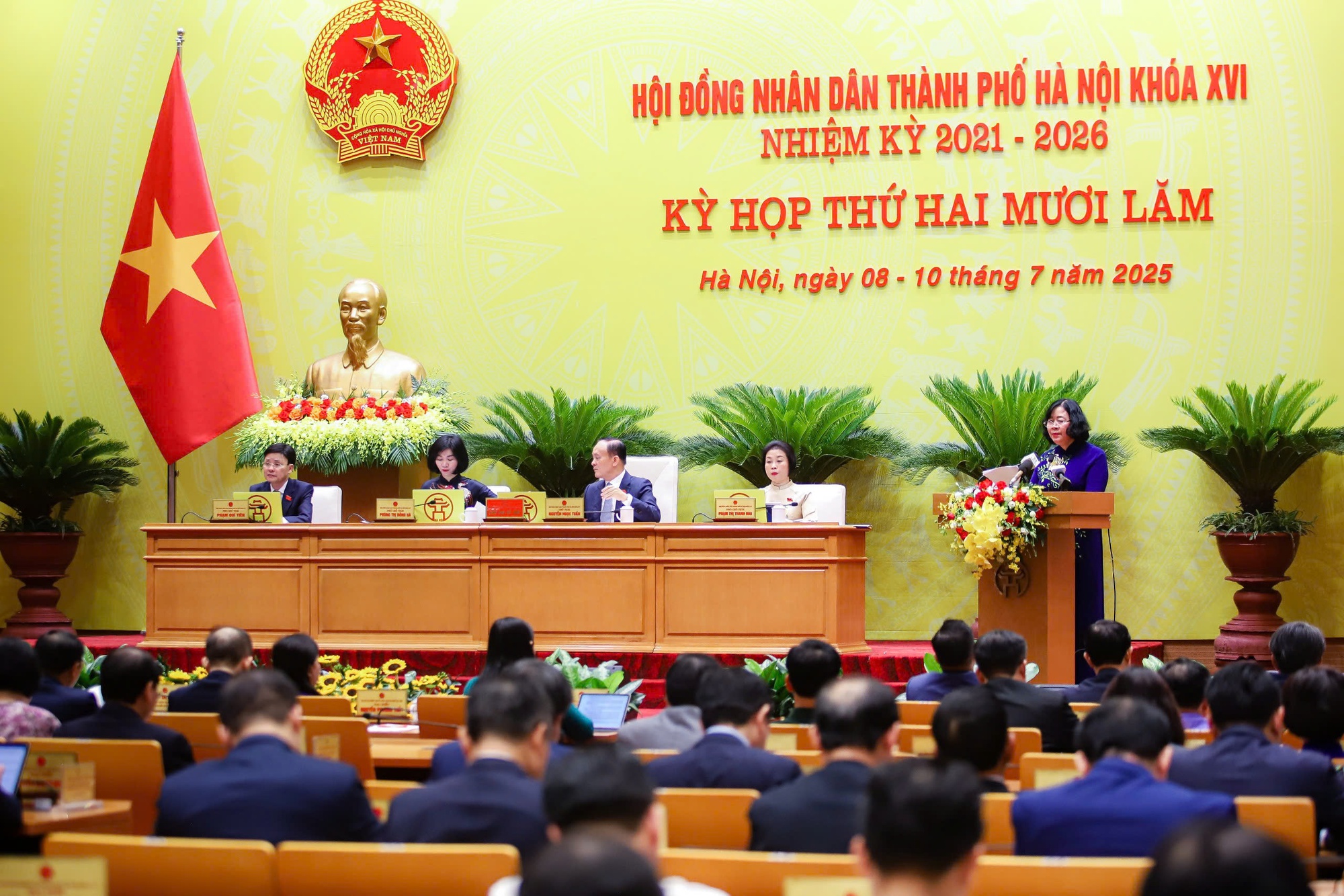 Bí thư Thành ủy Hà Nội: Triển khai chính quyền 2 cấp phải chấm dứt tình trạng "trên nóng, dưới lạnh"- Ảnh 3. Bí thư Thành ủy Hà Nội: Triển khai chính quyền 2 cấp phải chấm dứt tình trạng "trên nóng, dưới lạnh"- Ảnh 3.