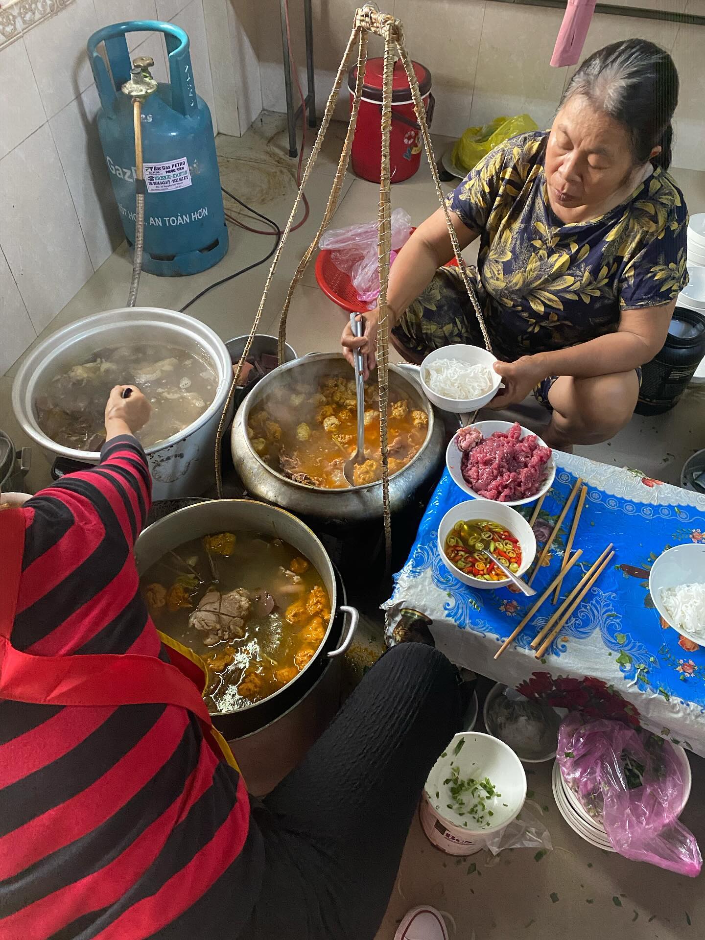 Đi ăn “Di sản văn hóa phi vật thể Quốc Gia” ở 5 địa điểm chuẩn gu dân bản địa, topping đặc biệt chỉ ở Huế mới có- Ảnh 2. Đi ăn “Di sản văn hóa phi vật thể Quốc Gia” ở 5 địa điểm chuẩn gu dân bản địa, topping đặc biệt chỉ ở Huế mới có- Ảnh 2.