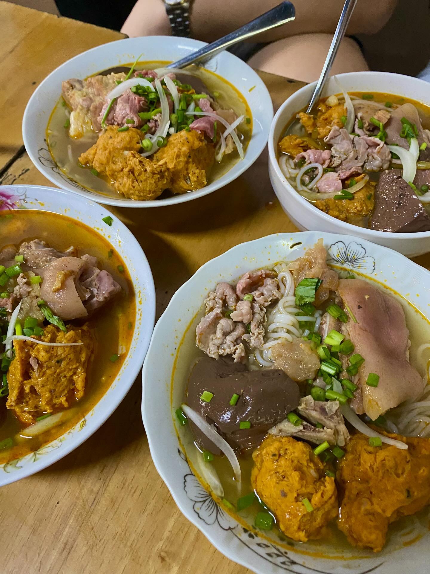 Đi ăn “Di sản văn hóa phi vật thể Quốc Gia” ở 5 địa điểm chuẩn gu dân bản địa, topping đặc biệt chỉ ở Huế mới có- Ảnh 4. Đi ăn “Di sản văn hóa phi vật thể Quốc Gia” ở 5 địa điểm chuẩn gu dân bản địa, topping đặc biệt chỉ ở Huế mới có- Ảnh 4.