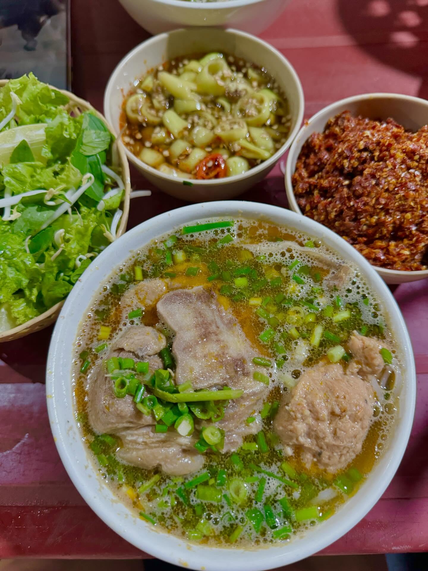 Đi ăn “Di sản văn hóa phi vật thể Quốc Gia” ở 5 địa điểm chuẩn gu dân bản địa, topping đặc biệt chỉ ở Huế mới có- Ảnh 11. Đi ăn “Di sản văn hóa phi vật thể Quốc Gia” ở 5 địa điểm chuẩn gu dân bản địa, topping đặc biệt chỉ ở Huế mới có- Ảnh 11.