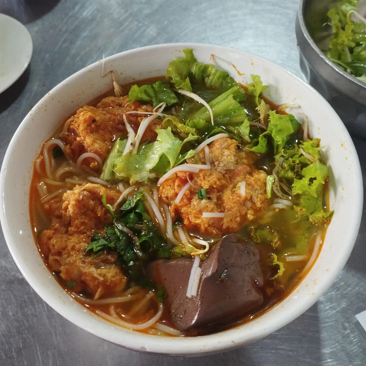 Đi ăn “Di sản văn hóa phi vật thể Quốc Gia” ở 5 địa điểm chuẩn gu dân bản địa, topping đặc biệt chỉ ở Huế mới có- Ảnh 5. Đi ăn “Di sản văn hóa phi vật thể Quốc Gia” ở 5 địa điểm chuẩn gu dân bản địa, topping đặc biệt chỉ ở Huế mới có- Ảnh 5.