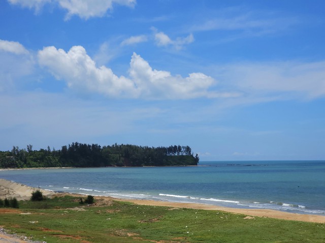 Bãi biển được mệnh danh là "nữ hoàng của các bãi tắm", thuộc miền Trung nhưng ít du khách biết tới- Ảnh 2. Bãi biển được mệnh danh là "nữ hoàng của các bãi tắm", thuộc miền Trung nhưng ít du khách biết tới- Ảnh 2.