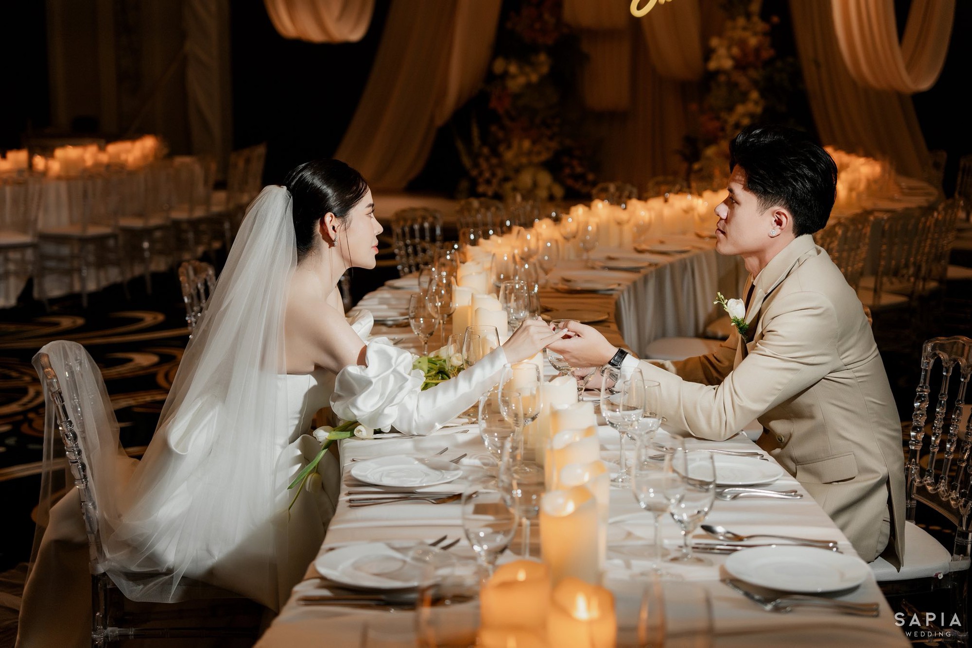 Ảnh nét căng trung vệ ĐT Việt Nam cưới mẹ đơn thân, đám cưới xa hoa nhất nhì làng bóng Việt- Ảnh 4. Ảnh nét căng trung vệ ĐT Việt Nam cưới mẹ đơn thân, đám cưới xa hoa nhất nhì làng bóng Việt- Ảnh 4.