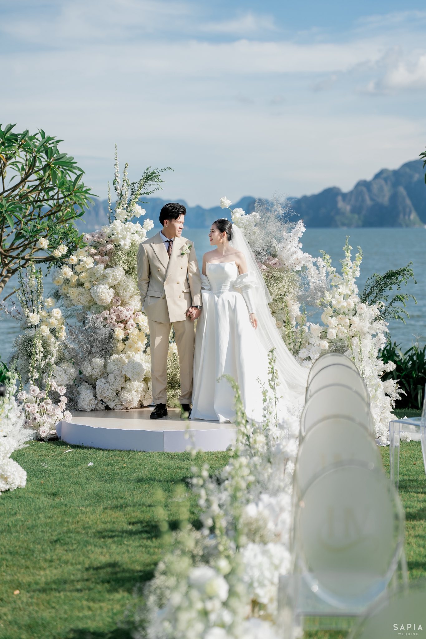 Ảnh nét căng trung vệ ĐT Việt Nam cưới mẹ đơn thân, đám cưới xa hoa nhất nhì làng bóng Việt- Ảnh 9. Ảnh nét căng trung vệ ĐT Việt Nam cưới mẹ đơn thân, đám cưới xa hoa nhất nhì làng bóng Việt- Ảnh 9.