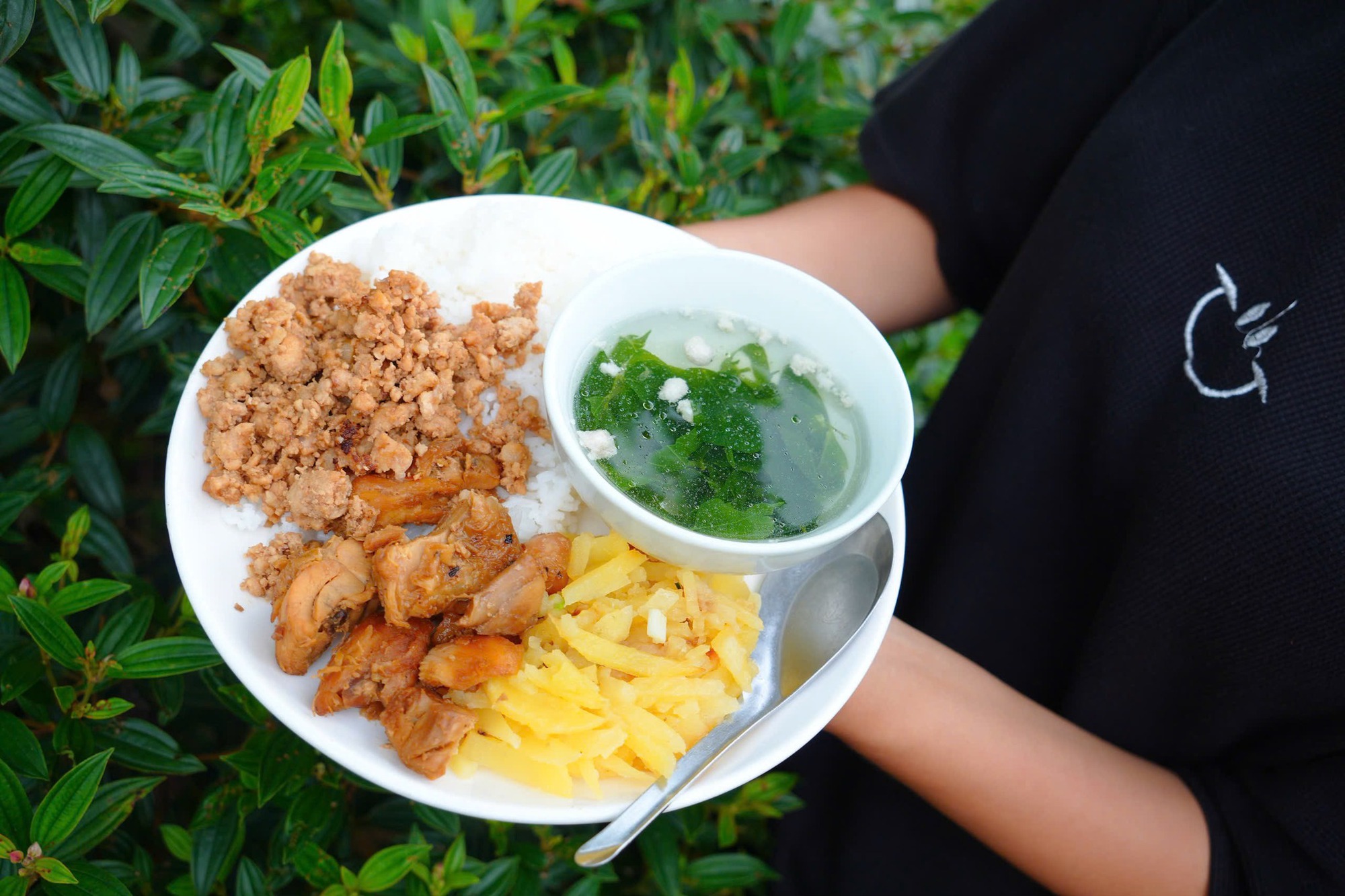 Chủ trại hè Làng Háo Hức khẳng định có đầy đủ hồ sơ pháp lý như giấy phép kinh doanh, chứng nhận an toàn thực phẩm, được chứng nhận là điểm du lịch của tỉnh- Ảnh 4.