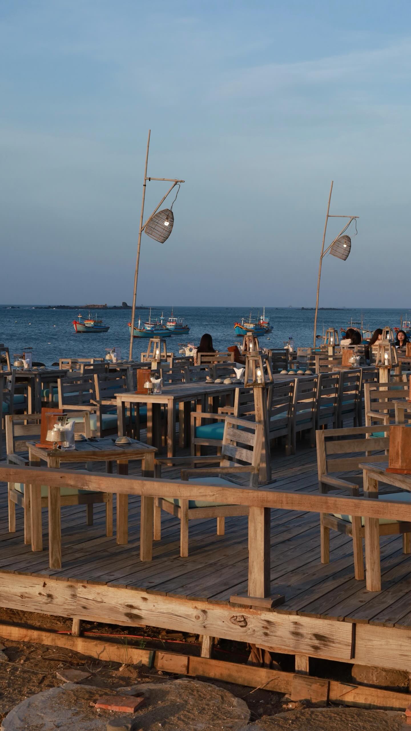 Khách Việt tốn 2 tiếng đồng ngồi tàu bị “sóng dập tả tơi” chỉ để đổi lại khung cảnh “tuyệt đối điện ảnh” này- Ảnh 8.