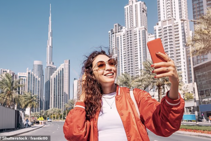Bạn có thể bị phạt hàng tỷ đồng nếu chụp ảnh selfie tại các điểm du lịch này- Ảnh 1. Bạn có thể bị phạt hàng tỷ đồng nếu chụp ảnh selfie tại các điểm du lịch này- Ảnh 1.