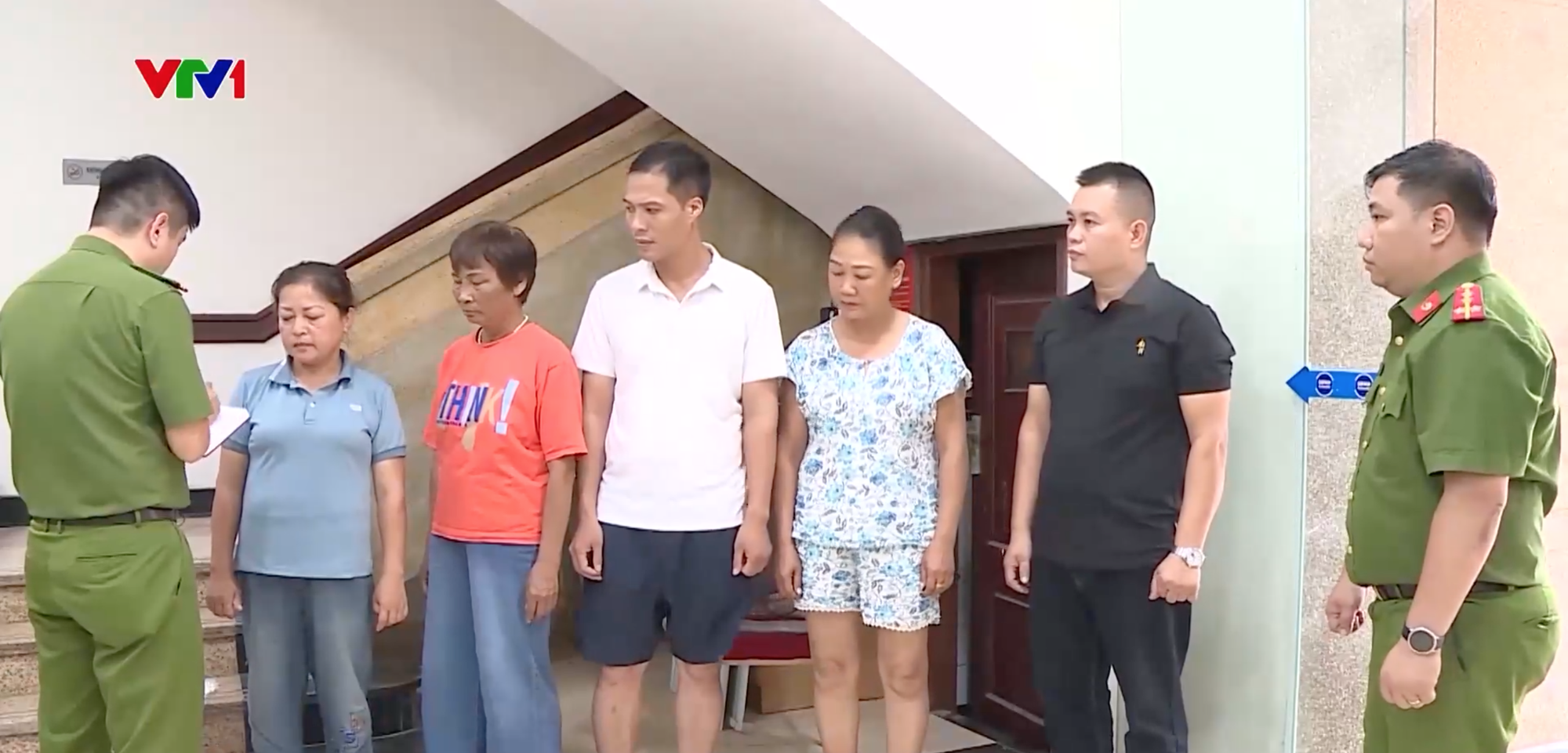 Hà Nội: Bắt hàng loạt nhân viên phòng khám và nhóm cò mồi chuyên lăng mạ bác sĩ, bệnh nhân- Ảnh 1.