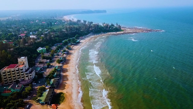 Bãi biển được mệnh danh là "nữ hoàng của các bãi tắm", thuộc miền Trung nhưng ít du khách biết tới- Ảnh 1. Bãi biển được mệnh danh là "nữ hoàng của các bãi tắm", thuộc miền Trung nhưng ít du khách biết tới- Ảnh 1.