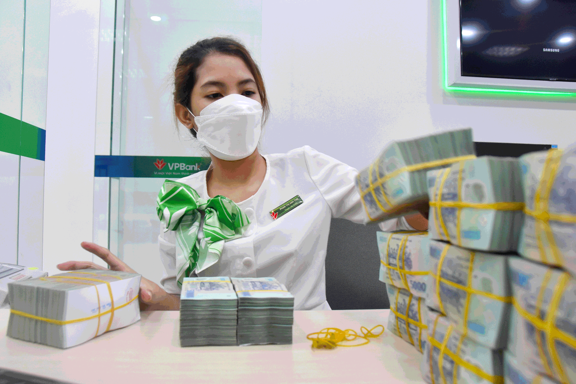 Bỏ room tín dụng: Cơ hội kèm thách thức- Ảnh 1. Bỏ room tín dụng: Cơ hội kèm thách thức- Ảnh 1.