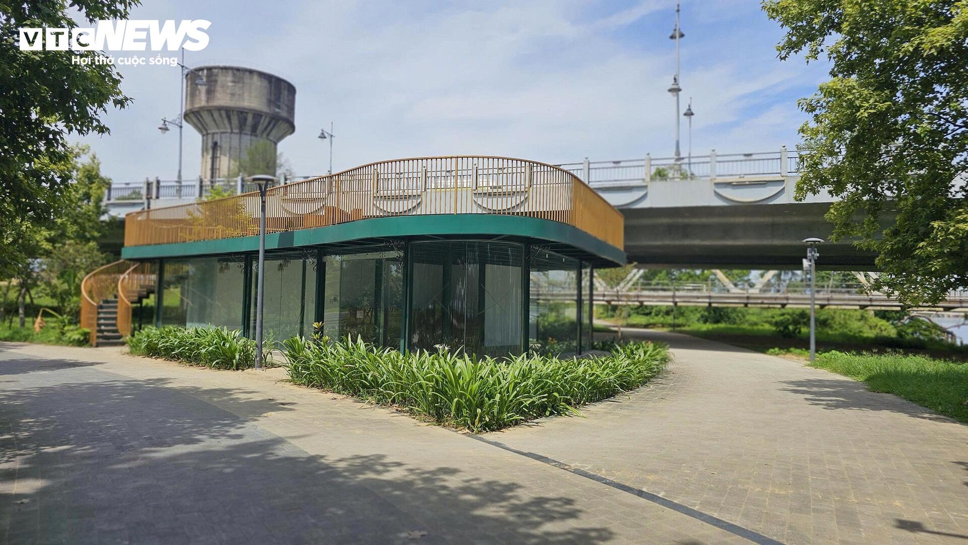 Nhếch nhác dự án chỉnh trang 'ốc đảo' được ví như 'Bạch hổ' trên sông Hương- Ảnh 2. Nhếch nhác dự án chỉnh trang 'ốc đảo' được ví như 'Bạch hổ' trên sông Hương- Ảnh 2.