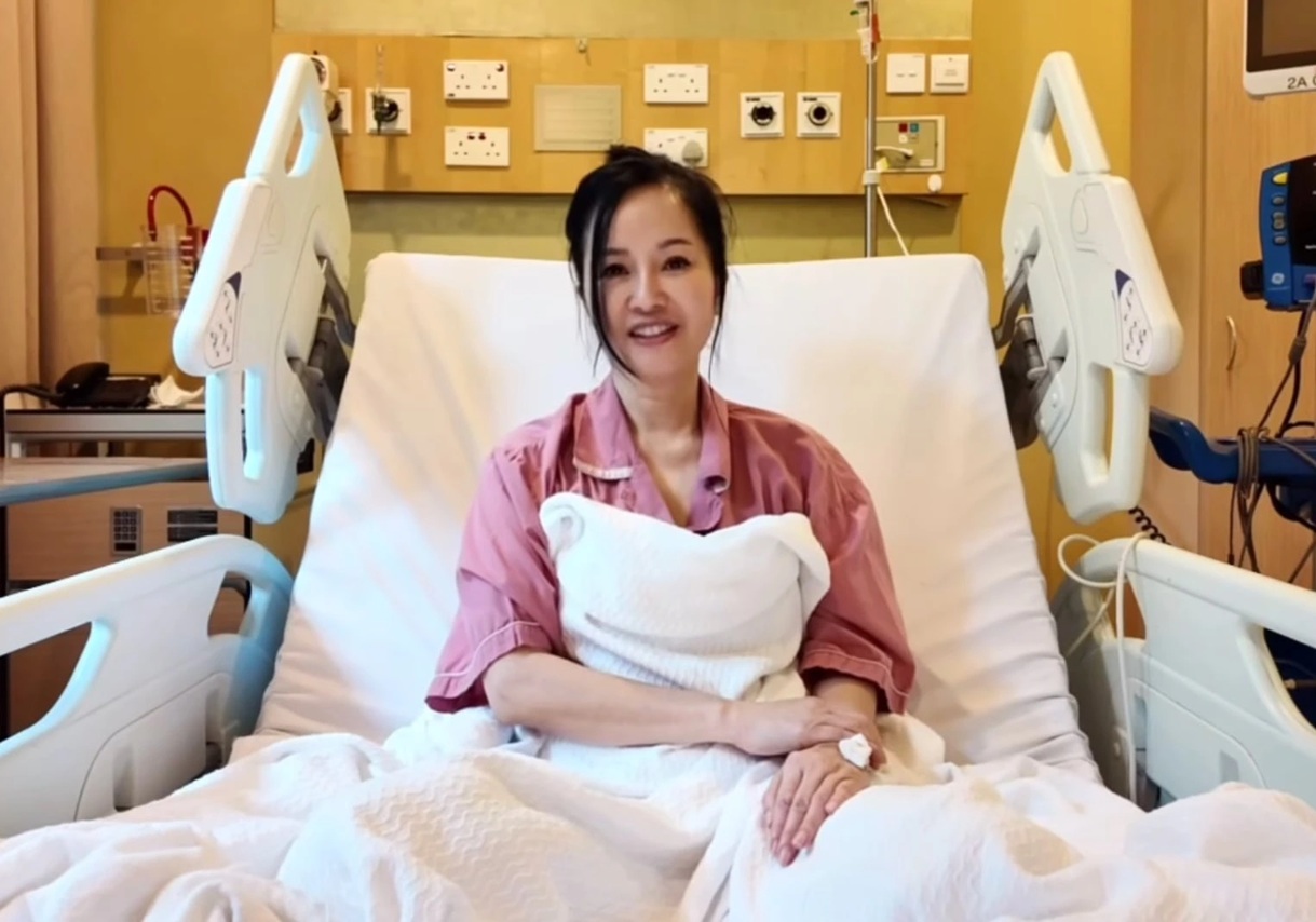 Diva Hồng Nhung mới mổ ung thư 1 tháng đã liều làm một việc: "Tôi phải uống thuốc giảm đau"- Ảnh 1. Diva Hồng Nhung mới mổ ung thư 1 tháng đã liều làm một việc: "Tôi phải uống thuốc giảm đau"- Ảnh 1.