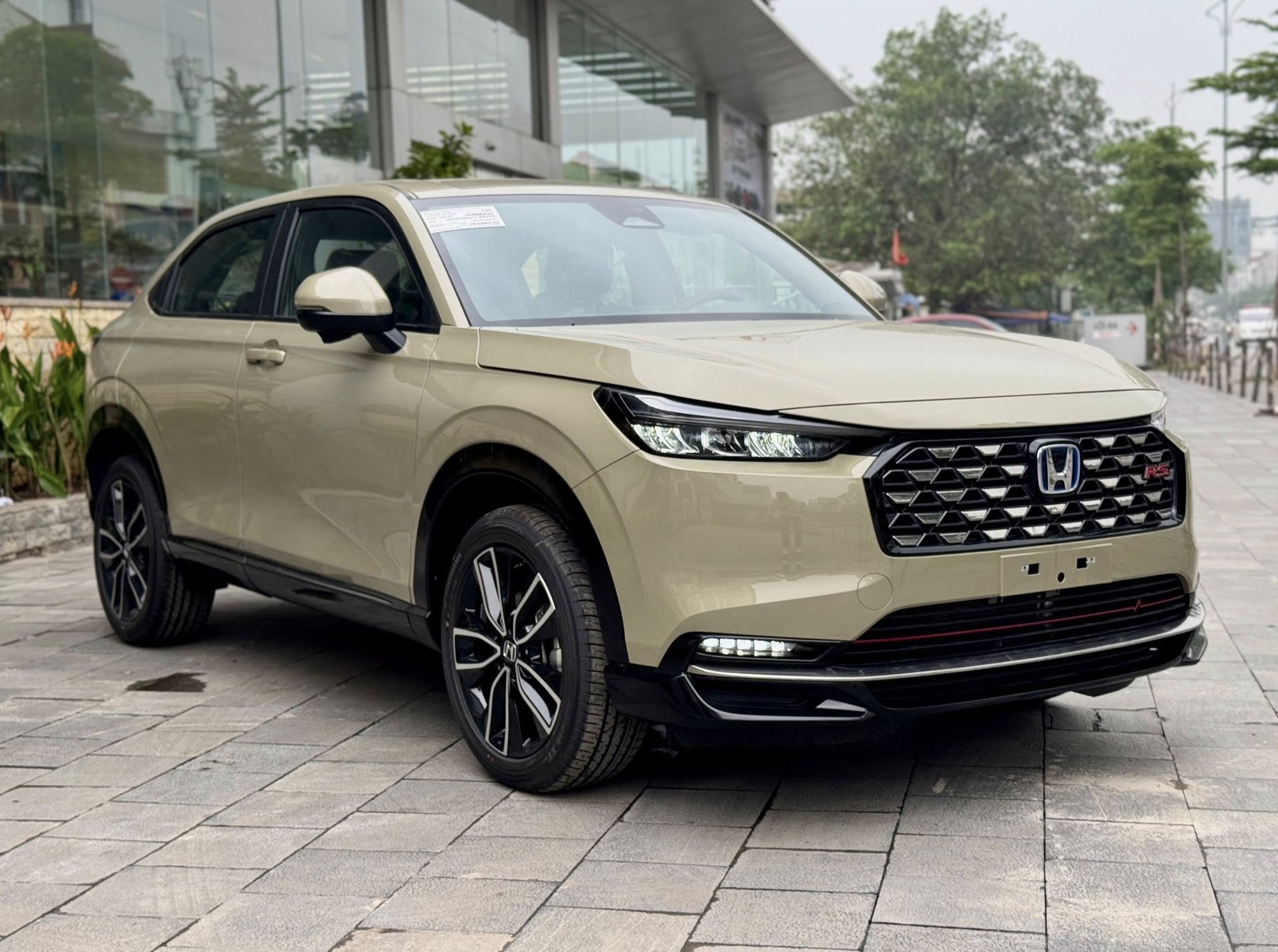 Honda HR-V giảm giá tới 45 triệu đồng tại đại lý: Bản tầm trung giảm nhiều nhất còn 705 triệu, tiệm cận Xforce, Creta bản đắt nhất- Ảnh 2. Honda HR-V giảm giá tới 45 triệu đồng tại đại lý: Bản tầm trung giảm nhiều nhất còn 705 triệu, tiệm cận Xforce, Creta bản đắt nhất- Ảnh 2.
