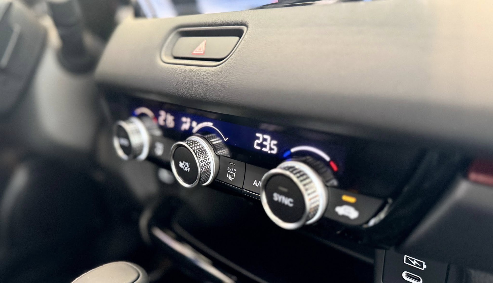 Honda HR-V giảm giá tới 45 triệu đồng tại đại lý: Bản tầm trung giảm nhiều nhất còn 705 triệu, tiệm cận Xforce, Creta bản đắt nhất- Ảnh 5. Honda HR-V giảm giá tới 45 triệu đồng tại đại lý: Bản tầm trung giảm nhiều nhất còn 705 triệu, tiệm cận Xforce, Creta bản đắt nhất- Ảnh 5.
