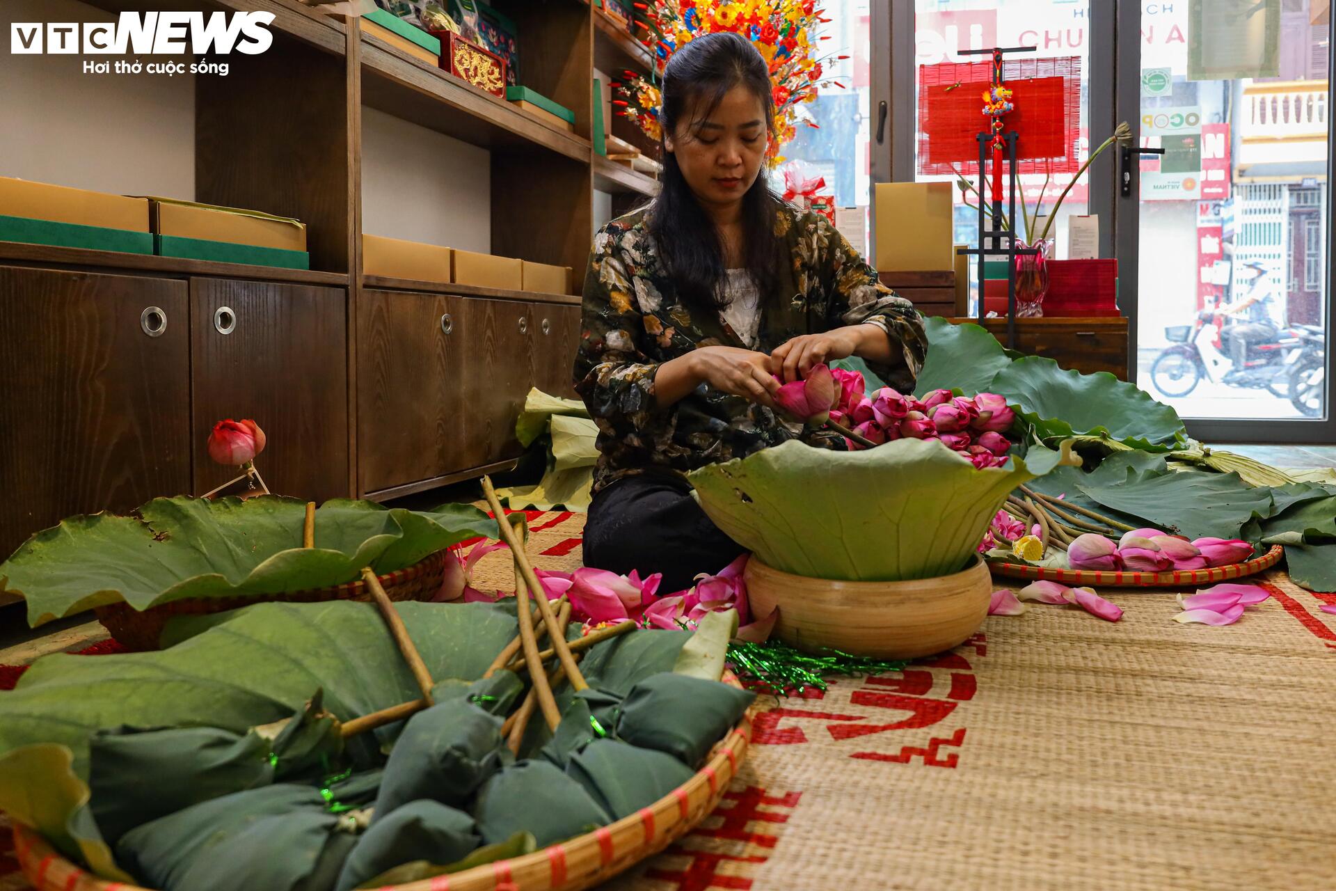 Loại trà đắt đỏ nhất Hà Nội, giá hơn 10 triệu đồng/kg được chế biến thế nào?- Ảnh 7.