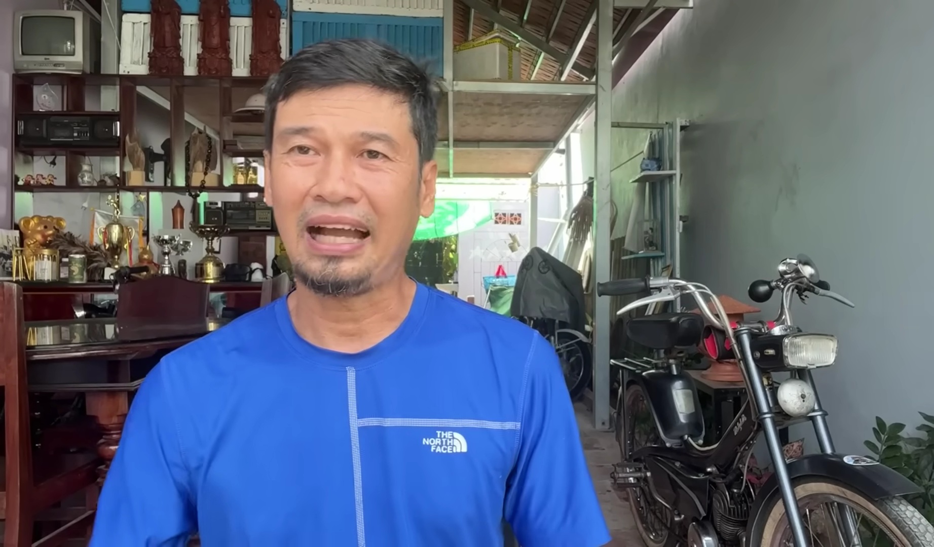 Nam diễn viên được tặng xe: "Tôi có dơ cỡ nào cũng không lấy của người giàu 1 đồng"- Ảnh 1. Nam diễn viên được tặng xe: "Tôi có dơ cỡ nào cũng không lấy của người giàu 1 đồng"- Ảnh 1.