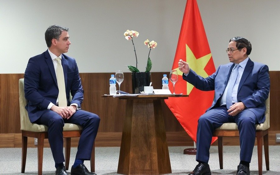 Thủ tướng vừa nhận đề nghị hấp dẫn từ Thủ tướng vừa nhận đề nghị hấp dẫn từ