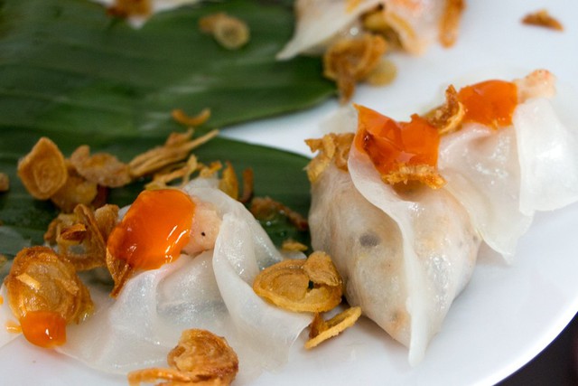 Khách Tây nếm thử đặc sản Việt Nam rồi so sánh với phiên bản ở Mỹ: Nó ngon hơn hẳn- Ảnh 1.