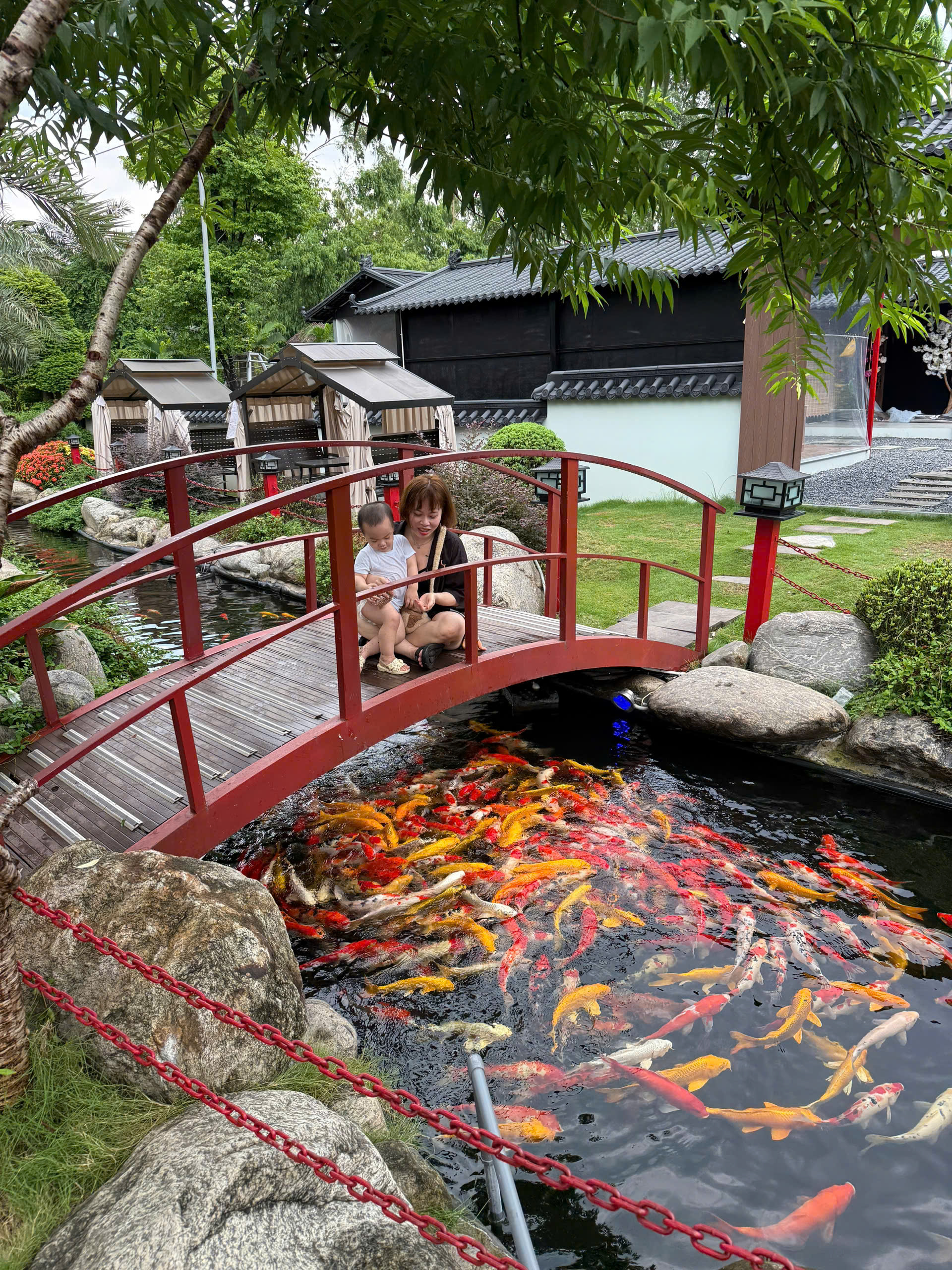 Check quán "cafe trải nghiệm" rộng thênh thang ngay giữa Hà Nội: Đảm bảo con thích mê, còn bố mẹ thì mệt bở hơi tai!- Ảnh 3.