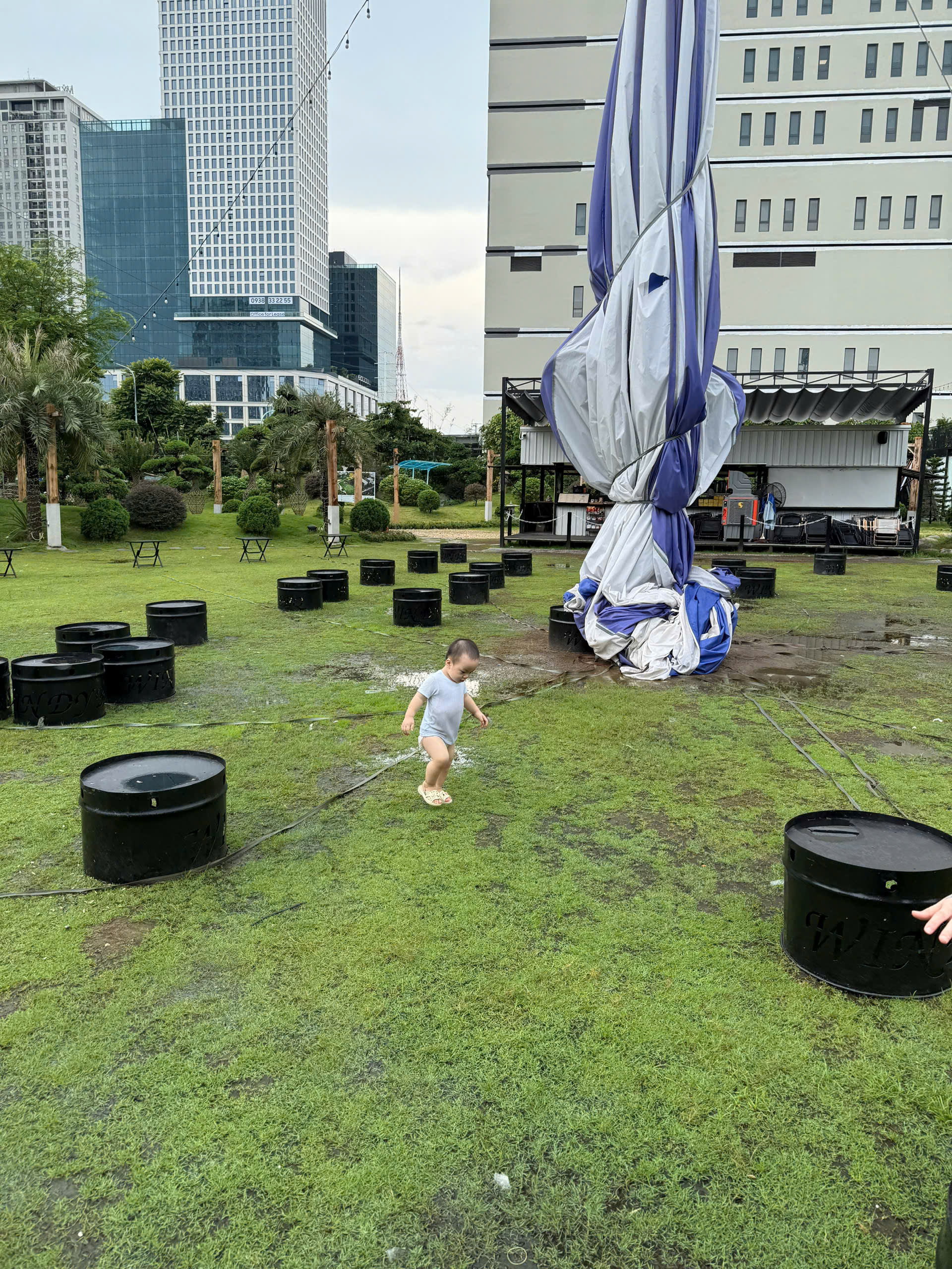 Check quán "cafe trải nghiệm" rộng thênh thang ngay giữa Hà Nội: Đảm bảo con thích mê, còn bố mẹ thì mệt bở hơi tai!- Ảnh 8.