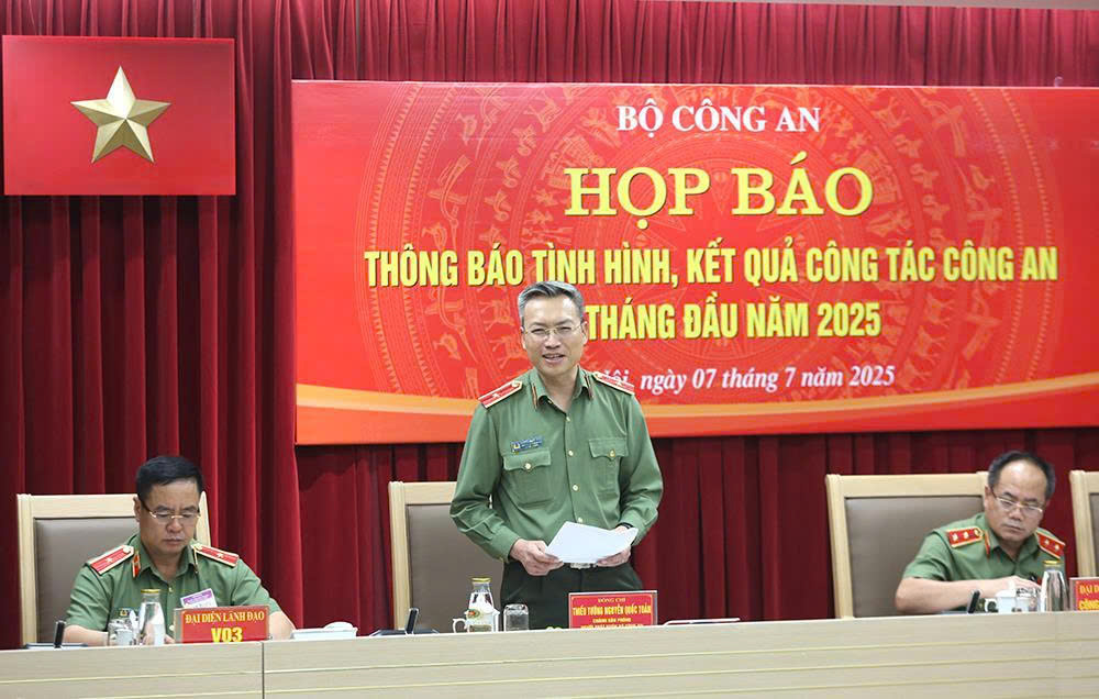 Người dân có phải đổi lại giấy tờ sau sáp nhập tỉnh không, Bộ Công an trả lời- Ảnh 1. Người dân có phải đổi lại giấy tờ sau sáp nhập tỉnh không, Bộ Công an trả lời- Ảnh 1.