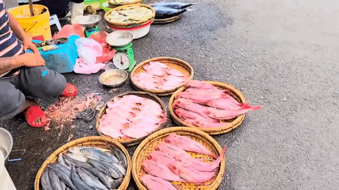 Từ vụ rửa cá bằng nước ngọt đỏ lòm: 2 lời CẢNH TỈNH mà ai đi chợ cũng nên biết- Ảnh 3.