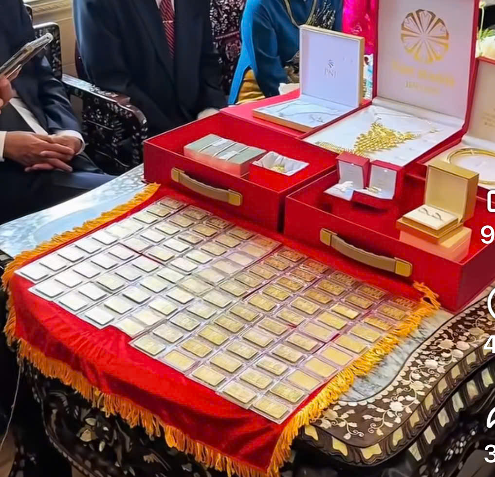 Cô dâu ở Cần Thơ nhận sính lễ 100 lượng vàng gây "bão" mạng xã hội- Ảnh 1. Cô dâu ở Cần Thơ nhận sính lễ 100 lượng vàng gây "bão" mạng xã hội- Ảnh 1.