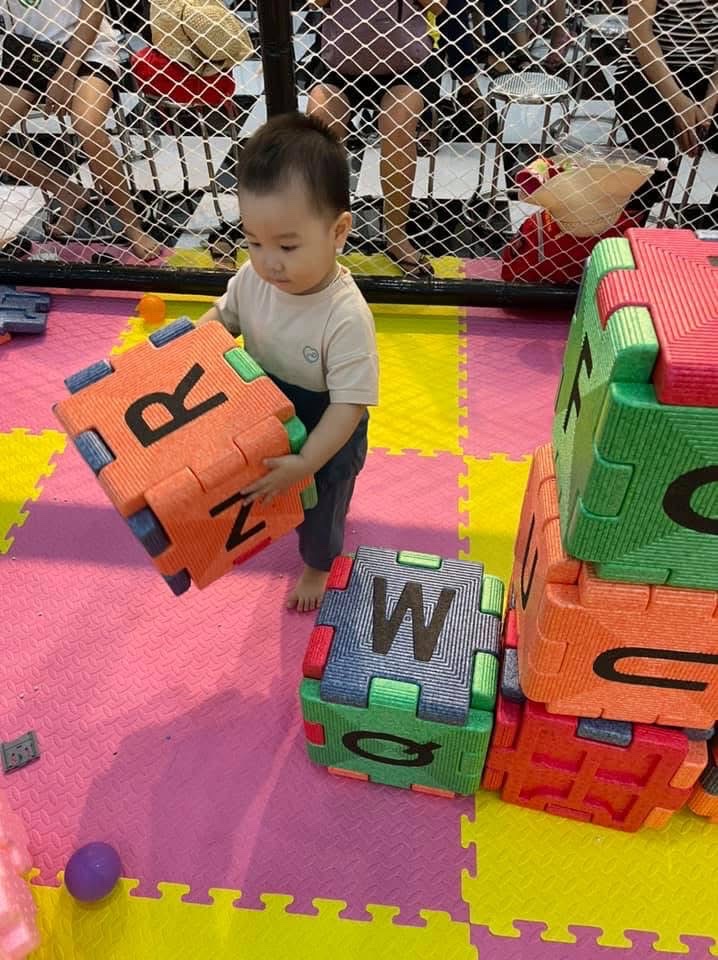 Cậu bé Hà Nội đạt hàng loạt Huy chương, Học bổng dù CHƯA VÀO LỚP 1: Bố tiết lộ lịch học bất ngờ, nói thẳng về tranh cãi trên MXH- Ảnh 8. Cậu bé Hà Nội đạt hàng loạt Huy chương, Học bổng dù CHƯA VÀO LỚP 1: Bố tiết lộ lịch học bất ngờ, nói thẳng về tranh cãi trên MXH- Ảnh 8.