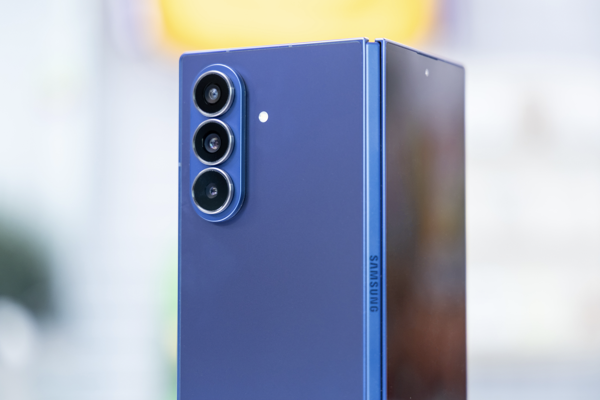 Samsung Galaxy Z Fold7 ra mắt: Mỏng, nhẹ hơn bao giờ hết, giá từ 46,99 triệu đồng- Ảnh 3. Samsung Galaxy Z Fold7 ra mắt: Mỏng, nhẹ hơn bao giờ hết, giá từ 46,99 triệu đồng- Ảnh 3.