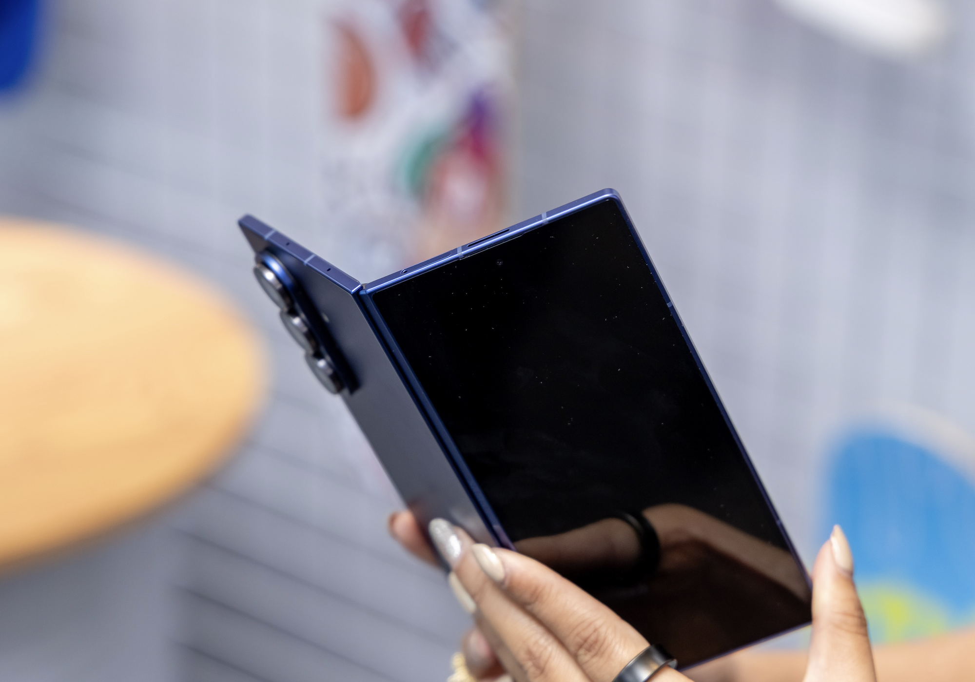 Samsung Galaxy Z Fold7 ra mắt: Mỏng, nhẹ hơn bao giờ hết, giá từ 46,99 triệu đồng- Ảnh 7. Samsung Galaxy Z Fold7 ra mắt: Mỏng, nhẹ hơn bao giờ hết, giá từ 46,99 triệu đồng- Ảnh 7.