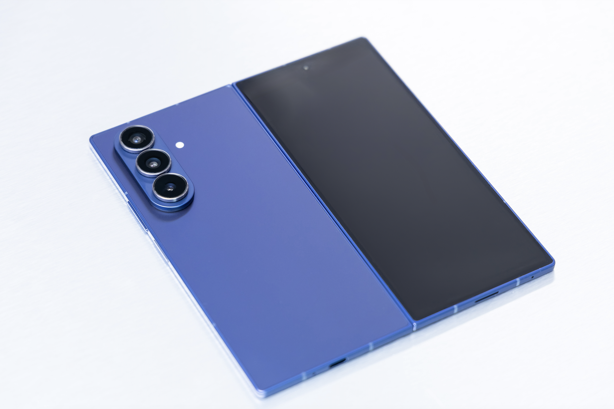 Samsung Galaxy Z Fold7 ra mắt: Mỏng, nhẹ hơn bao giờ hết, giá từ 46,99 triệu đồng- Ảnh 1. Samsung Galaxy Z Fold7 ra mắt: Mỏng, nhẹ hơn bao giờ hết, giá từ 46,99 triệu đồng- Ảnh 1.