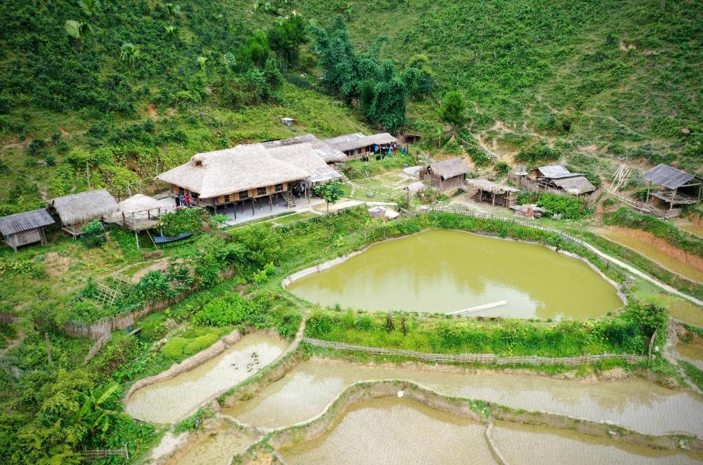 Homestay của chị Vàng Thị Thông gây sốt sau Gia đình Haha: Giá chỉ từ 150.000 đồng/ngày, tin nhắn đặt phòng đến tới tấp- Ảnh 1. Homestay của chị Vàng Thị Thông gây sốt sau Gia đình Haha: Giá chỉ từ 150.000 đồng/ngày, tin nhắn đặt phòng đến tới tấp- Ảnh 1.