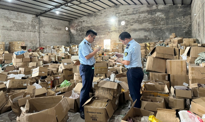 Phát hiện kho hàng vi phạm "khủng", vận hành bằng phần mềm Trung Quốc- Ảnh 1. Phát hiện kho hàng vi phạm "khủng", vận hành bằng phần mềm Trung Quốc- Ảnh 1.