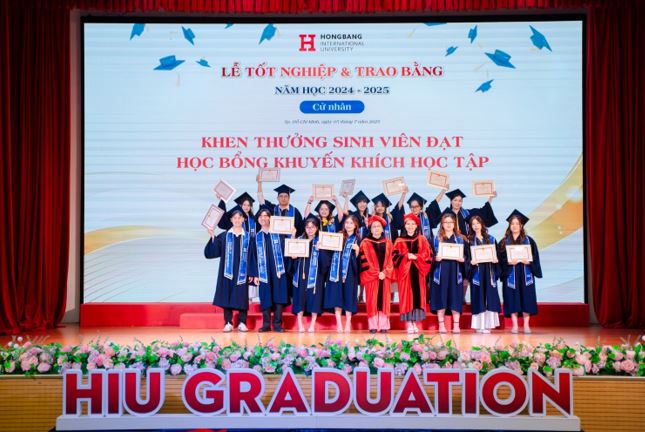 1 trường ĐH triển khai đào tạo "chạy nhanh" trong 3 năm: Học ít năm, tăng cơ hội bắt đầu kiếm tiền sớm- Ảnh 2. 1 trường ĐH triển khai đào tạo "chạy nhanh" trong 3 năm: Học ít năm, tăng cơ hội bắt đầu kiếm tiền sớm- Ảnh 2.