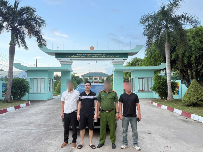Kẻ bị truy nã trốn sang Campuchia xin về đầu thú để được hưởng khoan hồng- Ảnh 1. Kẻ bị truy nã trốn sang Campuchia xin về đầu thú để được hưởng khoan hồng- Ảnh 1.