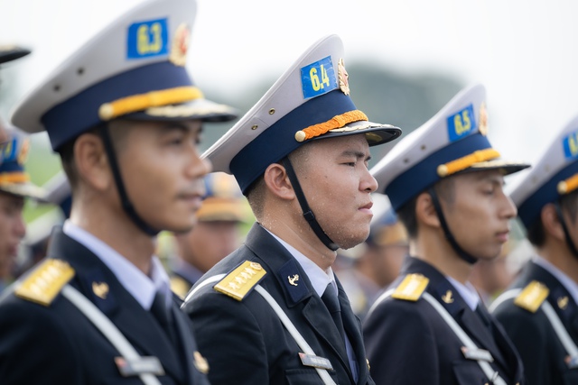 Những khoảnh khắc đẹp nhất trong buổi hợp luyện diễu binh sáng 9/7: Một cô gái được các chiến sĩ mừng sinh nhật theo cách đặc biệt!- Ảnh 6.