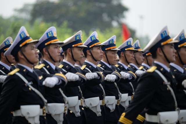 Những khoảnh khắc đẹp nhất trong buổi hợp luyện diễu binh sáng 9/7: Một cô gái được các chiến sĩ mừng sinh nhật theo cách đặc biệt!- Ảnh 5.