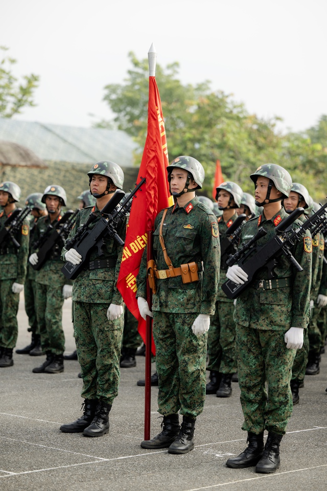 Những khoảnh khắc đẹp nhất trong buổi hợp luyện diễu binh sáng 9/7: Một cô gái được các chiến sĩ mừng sinh nhật theo cách đặc biệt!- Ảnh 17.