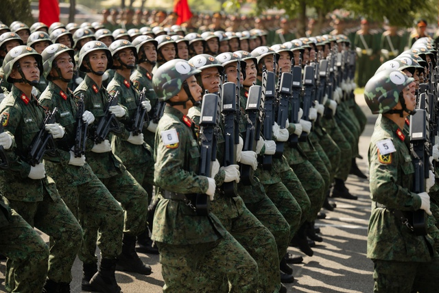 Những khoảnh khắc đẹp nhất trong buổi hợp luyện diễu binh sáng 9/7: Một cô gái được các chiến sĩ mừng sinh nhật theo cách đặc biệt!- Ảnh 20.