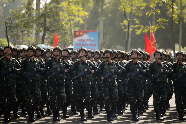 Những khoảnh khắc đẹp nhất trong buổi hợp luyện diễu binh sáng 9/7: Một cô gái được các chiến sĩ mừng sinh nhật theo cách đặc biệt!- Ảnh 27.