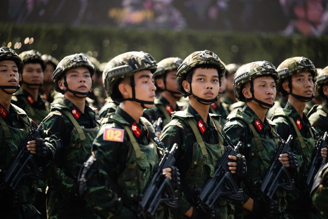 Những khoảnh khắc đẹp nhất trong buổi hợp luyện diễu binh sáng 9/7: Một cô gái được các chiến sĩ mừng sinh nhật theo cách đặc biệt!- Ảnh 15.