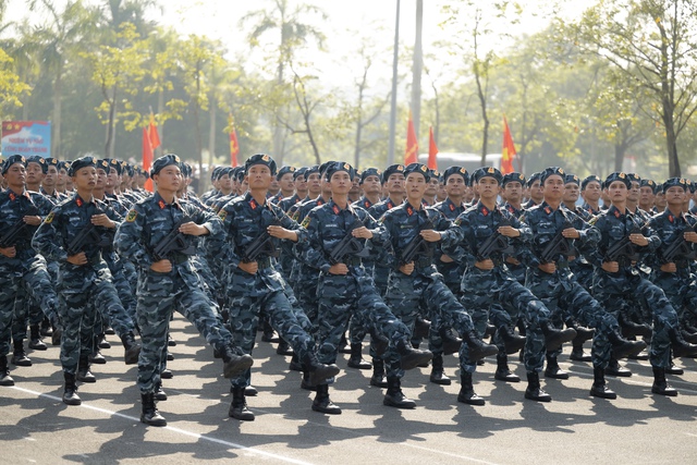 Những khoảnh khắc đẹp nhất trong buổi hợp luyện diễu binh sáng 9/7: Một cô gái được các chiến sĩ mừng sinh nhật theo cách đặc biệt!- Ảnh 23.
