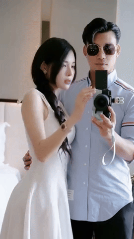 Văn Thanh tình tứ bên bạn gái Văn Thanh tình tứ bên bạn gái
